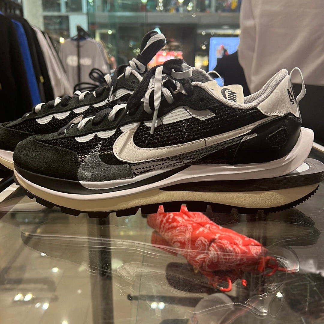 Nike Vaporwaffle sacai Black White – Hidden Sole