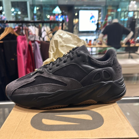 adidas Yeezy Boost 700 Utility Black (2019/2023)