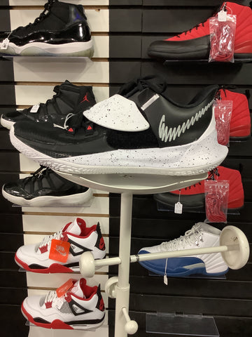 Kyrie Low 3 black metallic