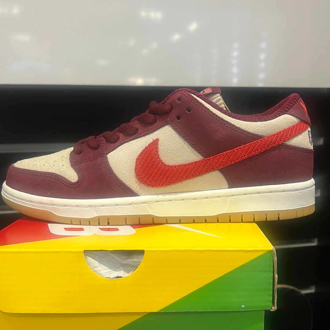 Nike SB Dunk Low Skate like a Girl