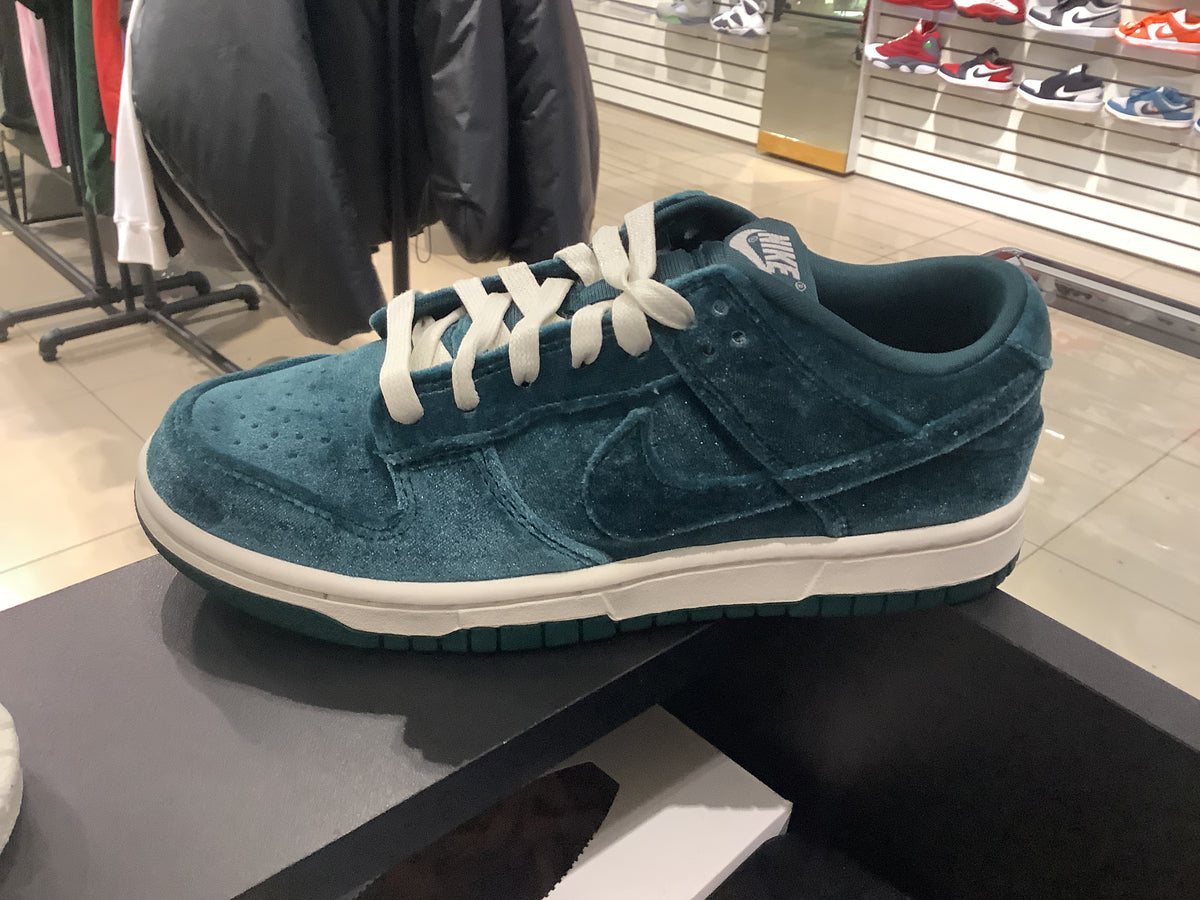Nike Dunk Low Velvet Teal(W)