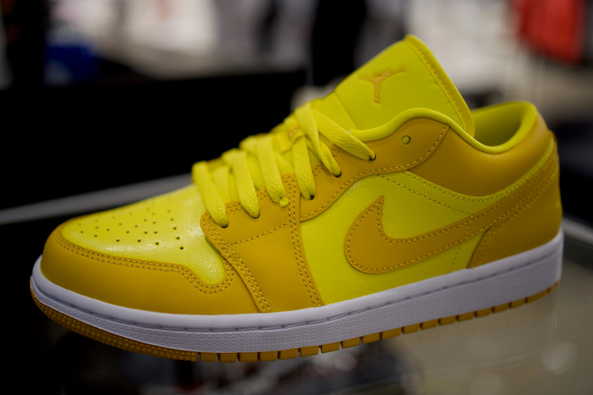 Jordan 1 Low Yellow Strike (W)