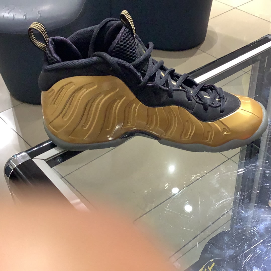 Nike Air Foamposite One Metallic Gold
